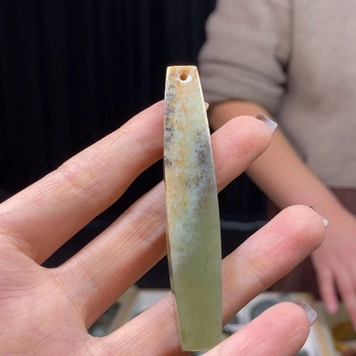 岫岩河磨玉（透闪石质玉）颈饰未镶嵌