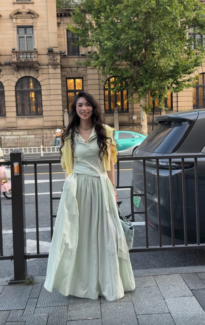 【徇彩依人】25年夏季法式设计师款休闲宽松气质打底显瘦连衣裙