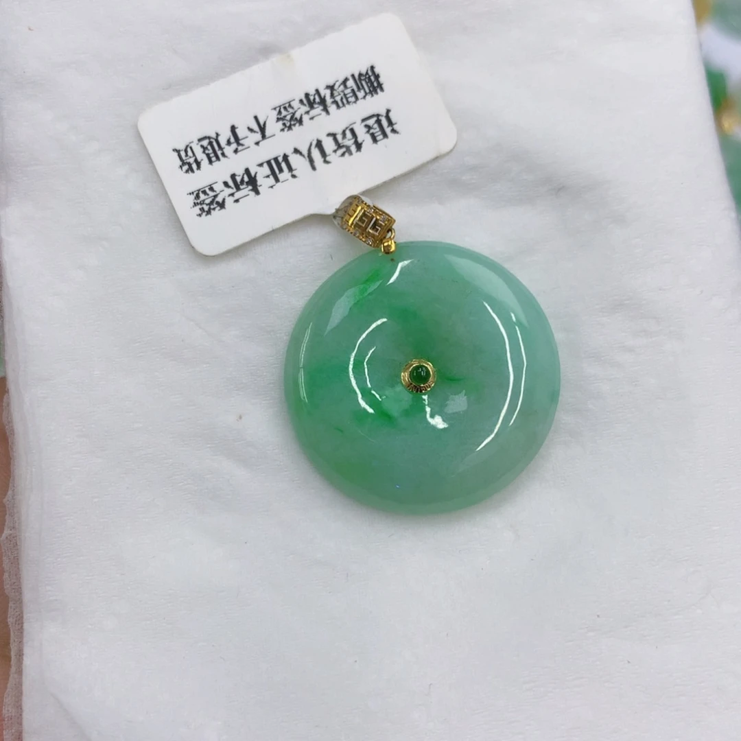 翡翠18K金镶嵌颈饰翡翠