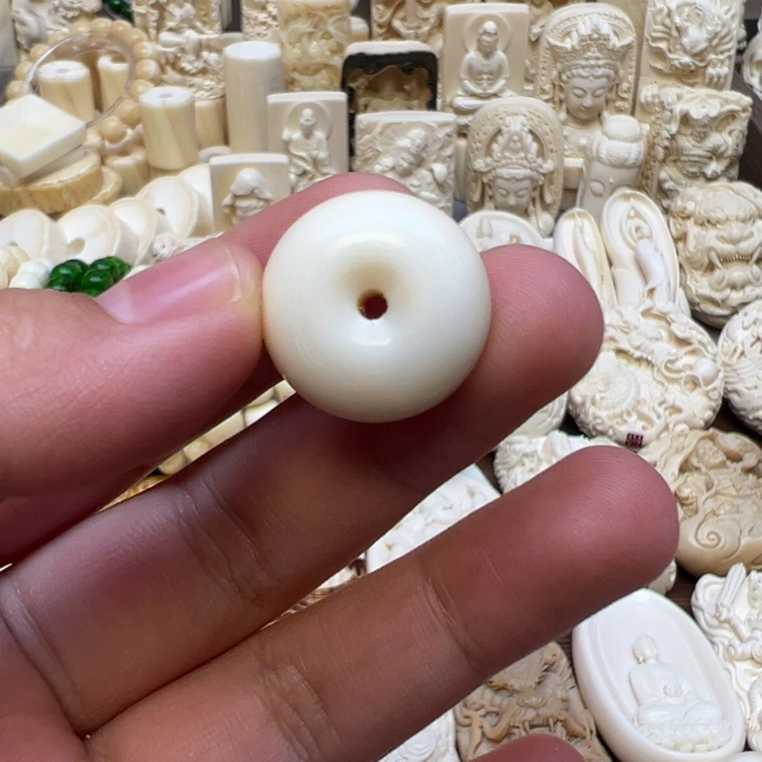 吊坠白玉菩提落****大嘴