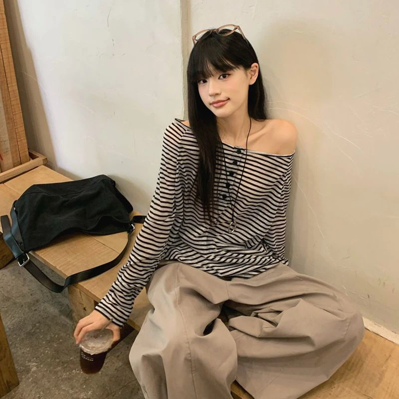 撞色慵懒风条纹露肩长袖T恤女秋季宽松百搭减龄别致休闲薄款上衣