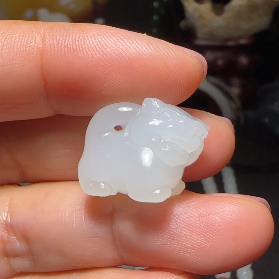 王***猫和田玉（糖玉）未镶嵌颈饰