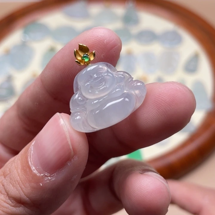 翡翠18K金镶嵌颈饰佛公