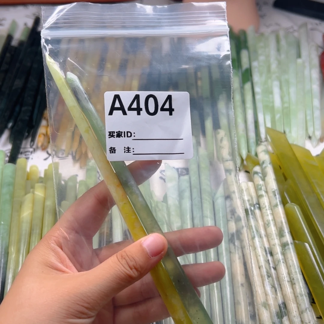 梅***子未镶嵌蛇纹石玉颈饰