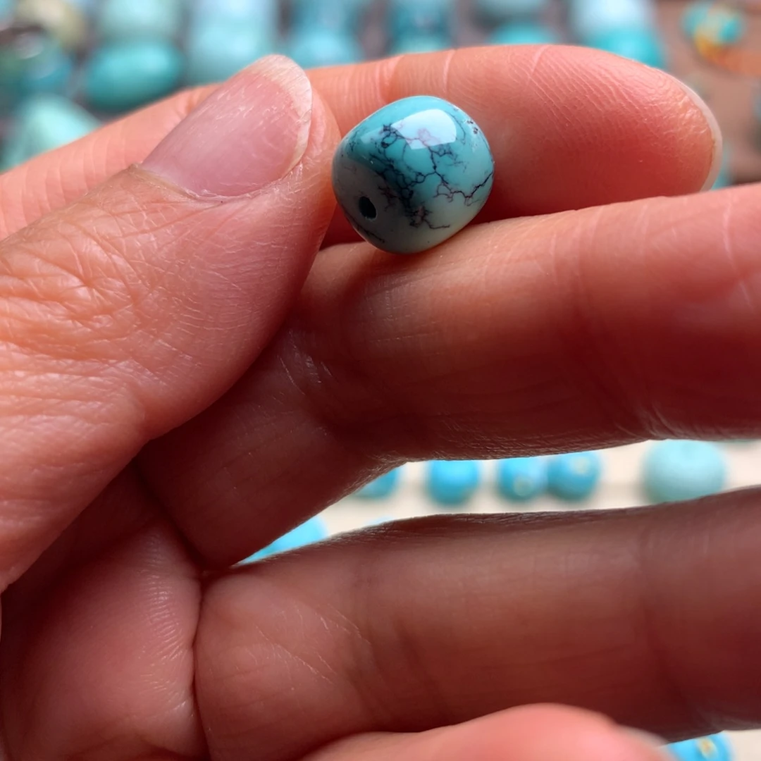 绿松石未镶嵌颈饰