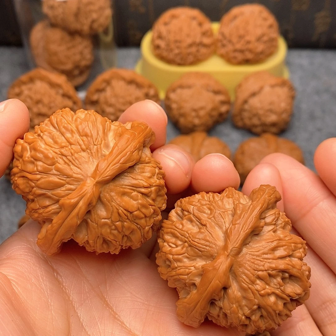 文玩核桃把件白狮子46红皮