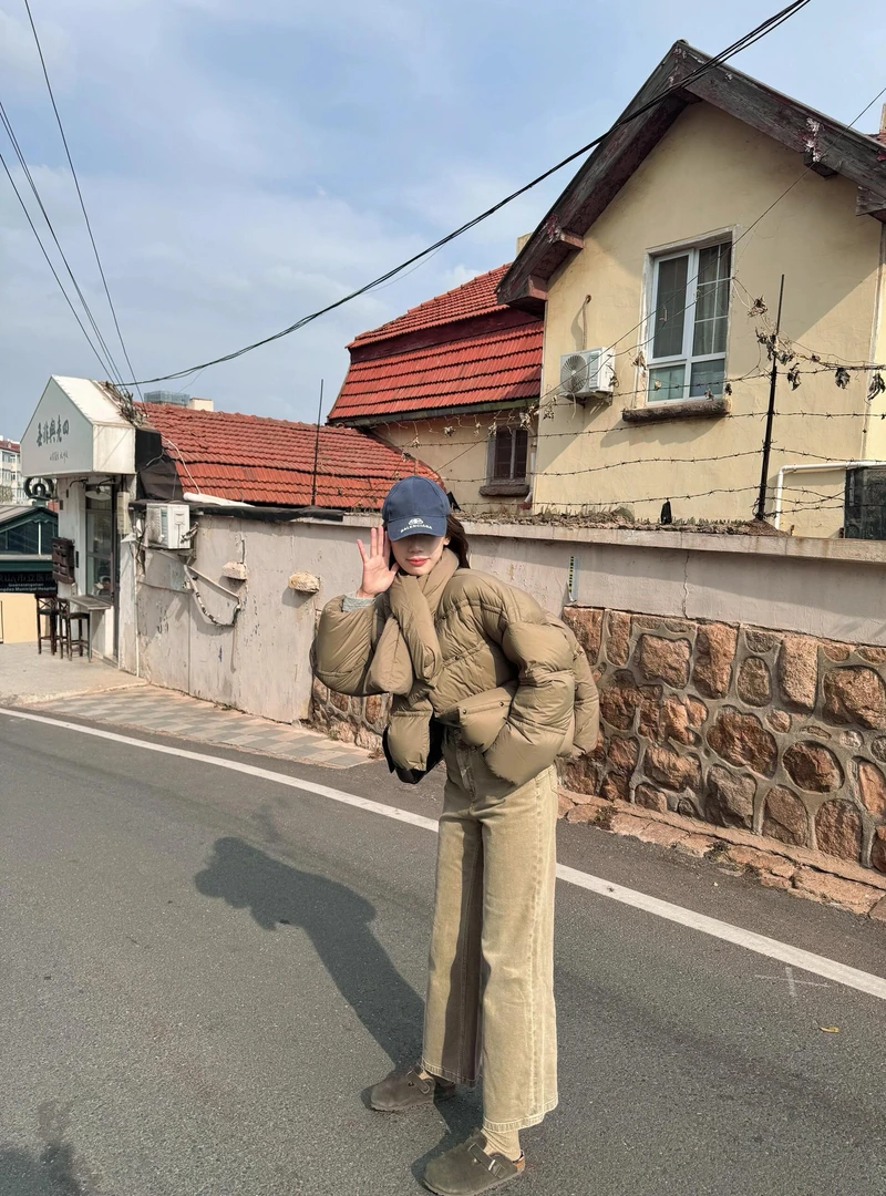 2024冬季新款韩版休闲棉服短款围巾面包服外套复古显瘦牛仔裤套装