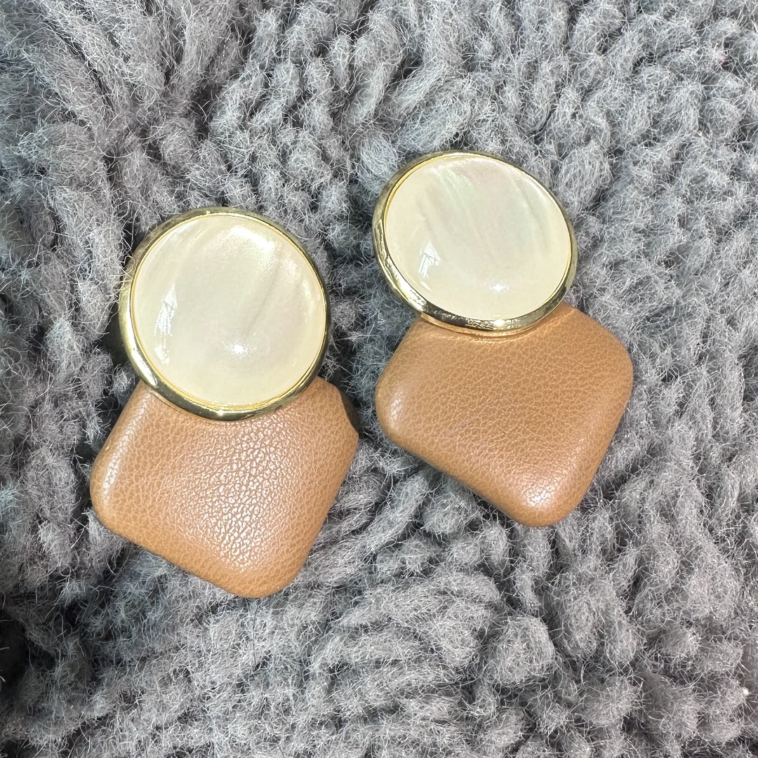 铜合金耳饰 铜合金耳饰 复古时尚港风皮革小众设计耳饰女116