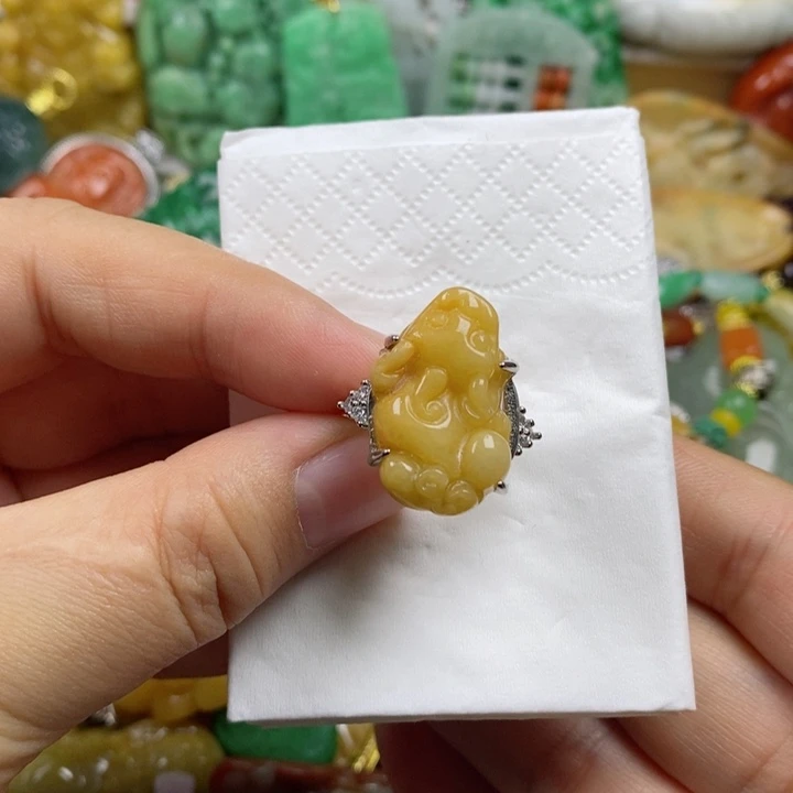翡翠吊坠(赠链)未镶嵌