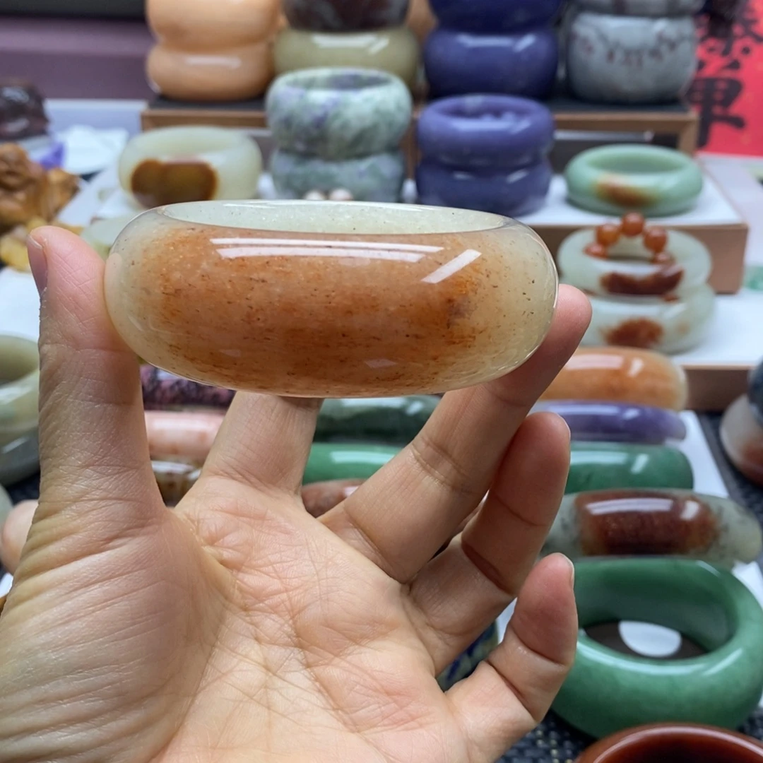 娃***子未镶嵌手镯石英岩玉
