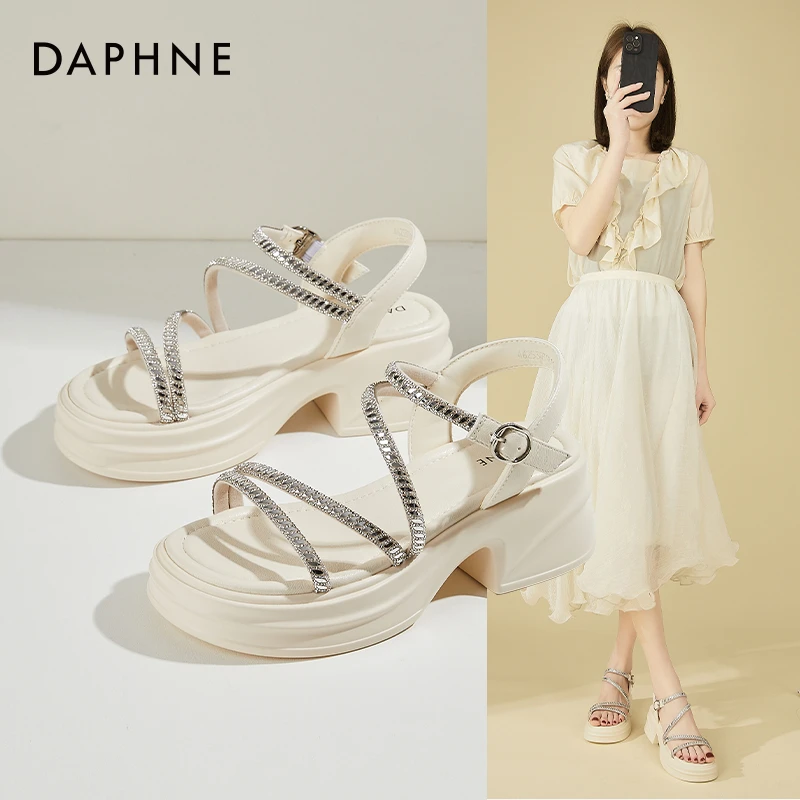Daphne/达芙妮时尚方头凉鞋女夏季百搭一字扣坡跟厚底休闲沙滩鞋