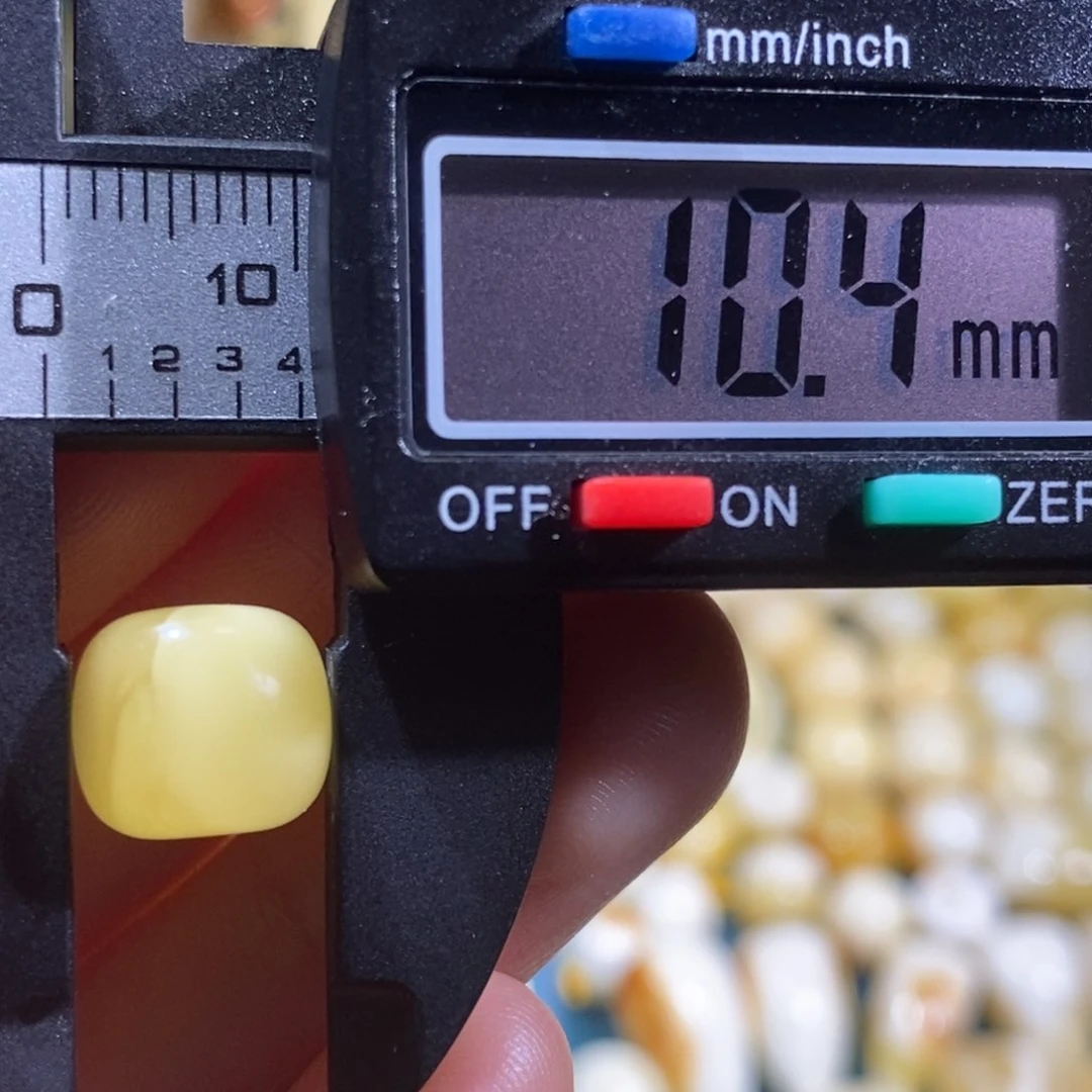 未镶嵌蜜蜡裸石微瑕