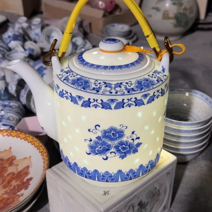 青花玲珑2升牡丹提梁壶