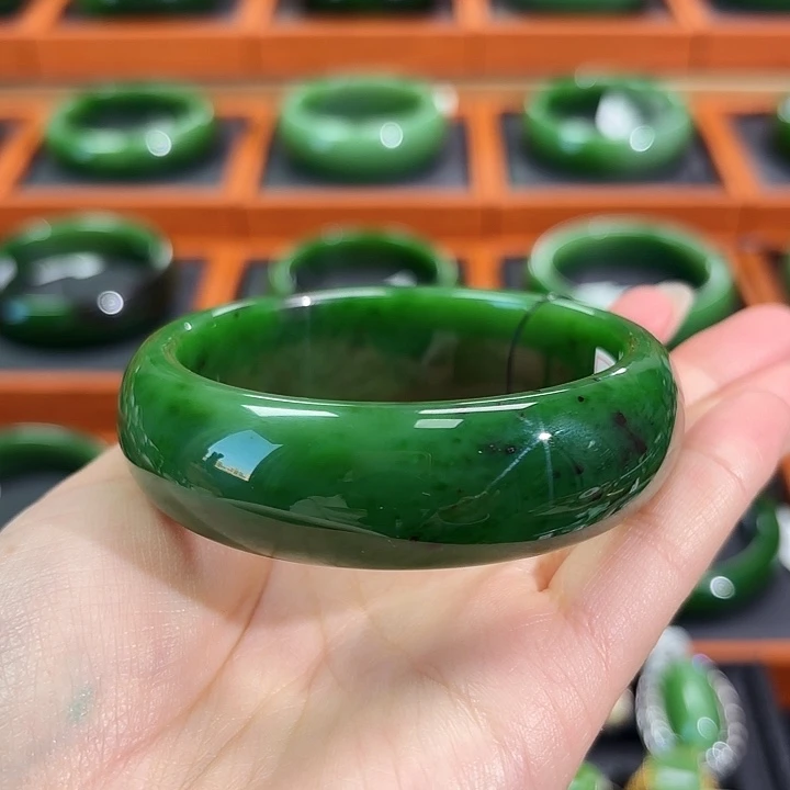和田玉（碧玉）未镶嵌手镯菠菜绿