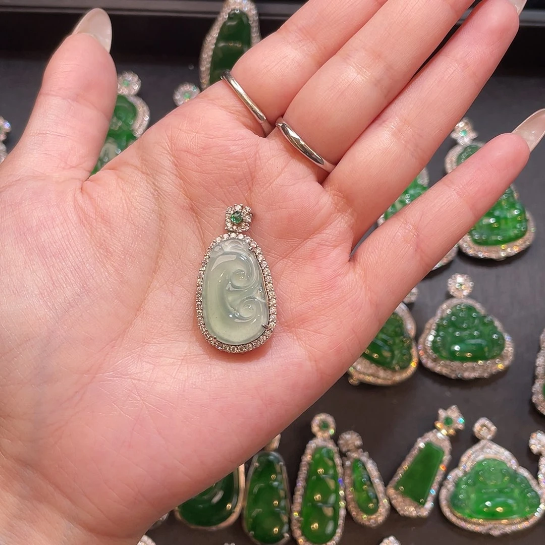 颈饰未镶嵌翡翠如意