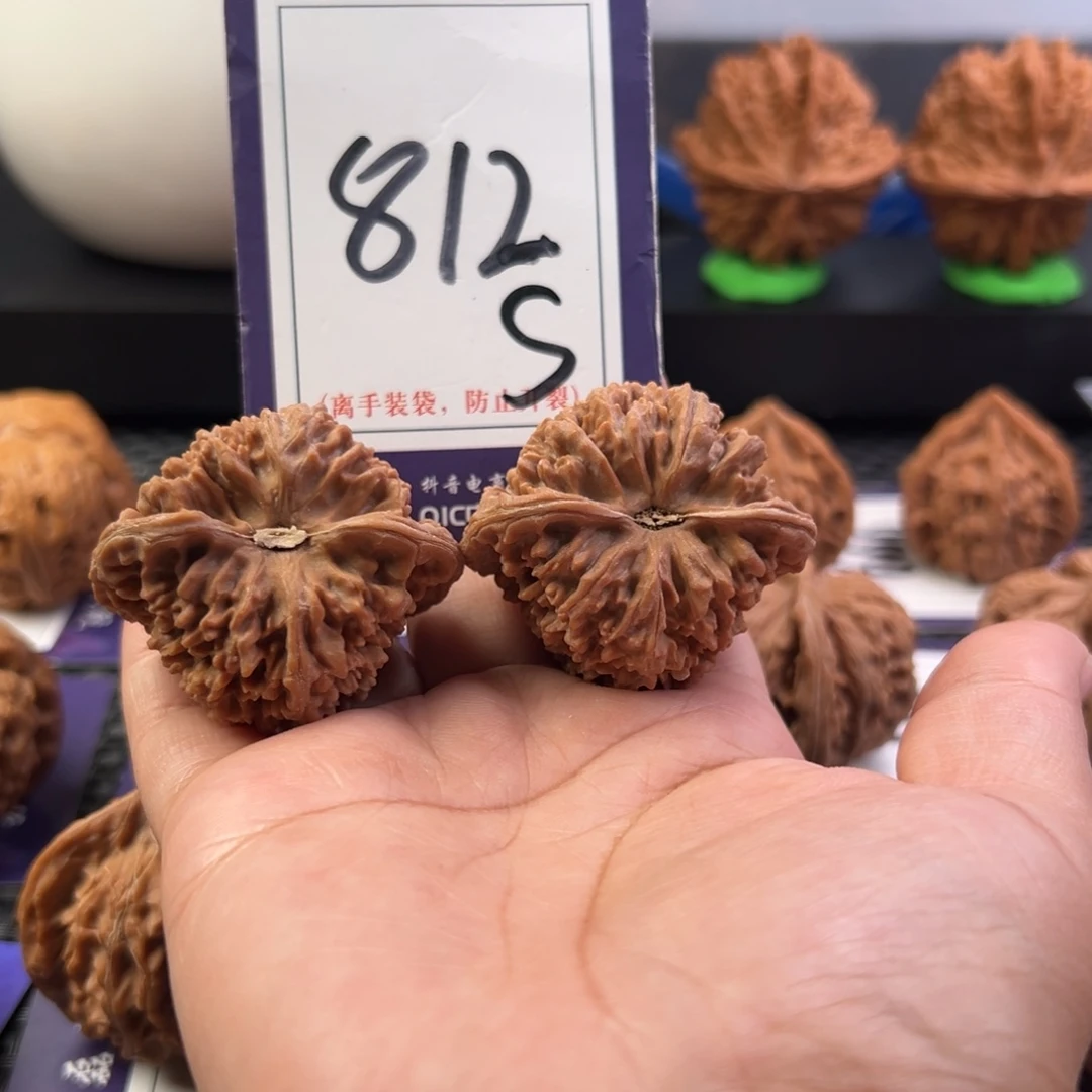 人***晏把件桃核812号满天星42