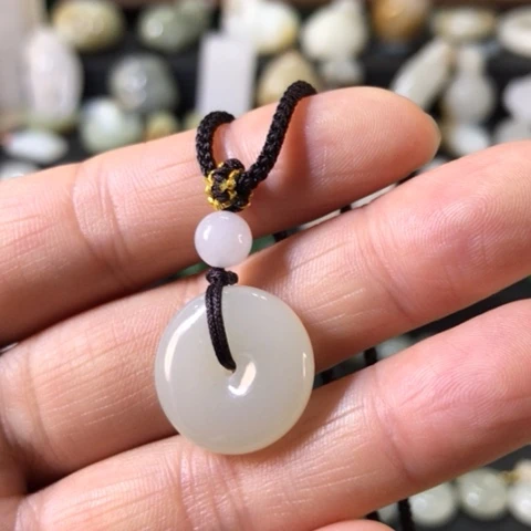 人***途和田玉未镶嵌颈饰