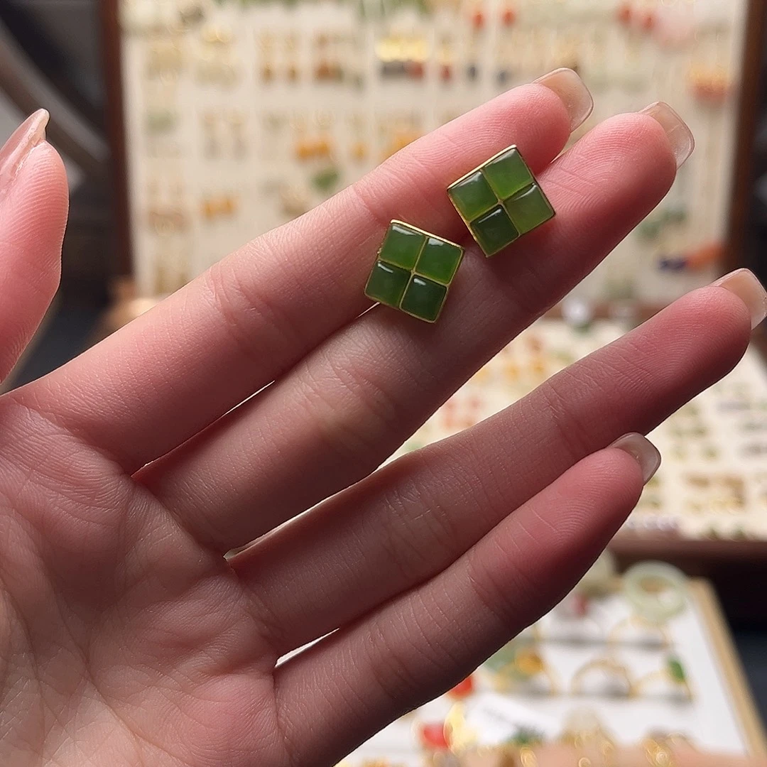 和田玉未镶嵌耳饰