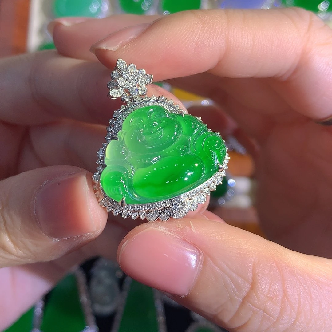 颈饰18K金镶嵌翡翠