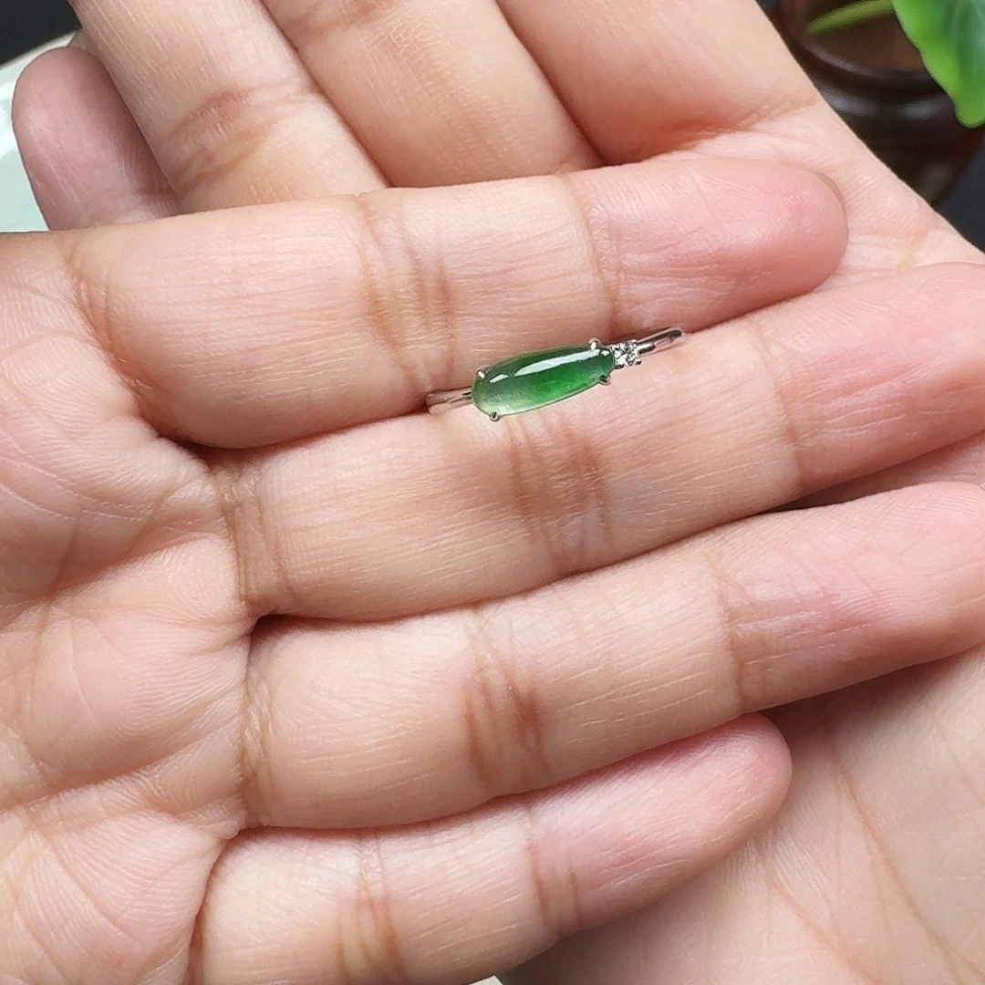颈饰18K金镶嵌翡翠