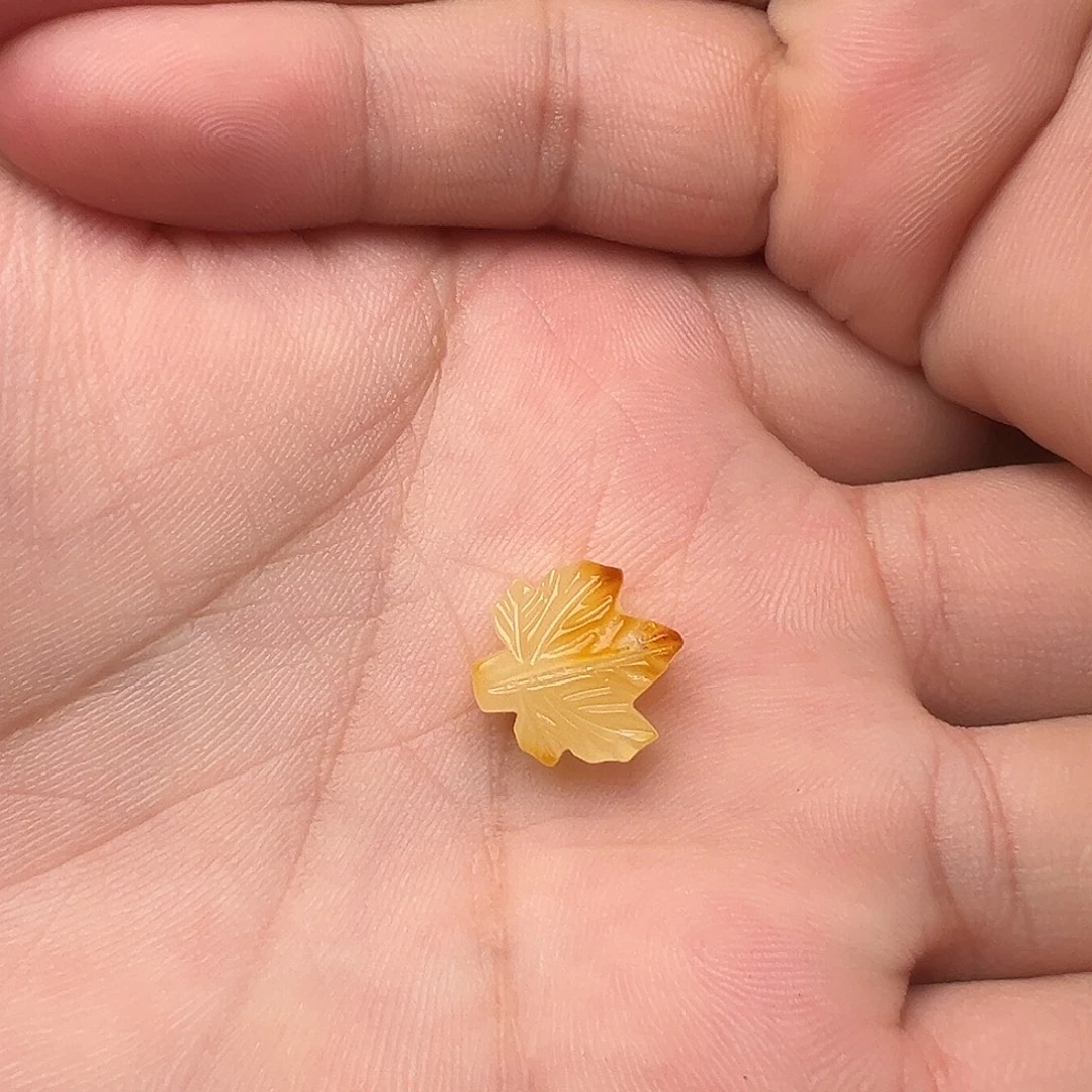 蜜蜡未镶嵌颈饰枫叶提溜吊坠