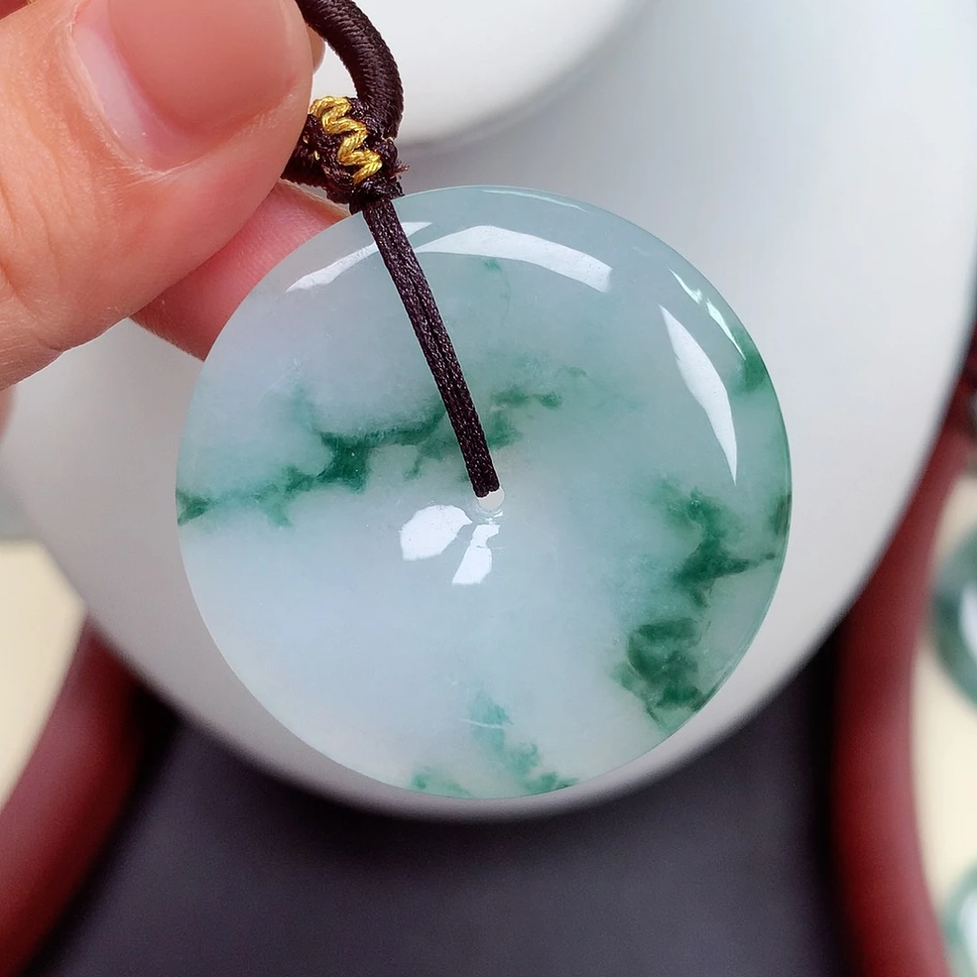 翡翠未镶嵌颈饰平安扣