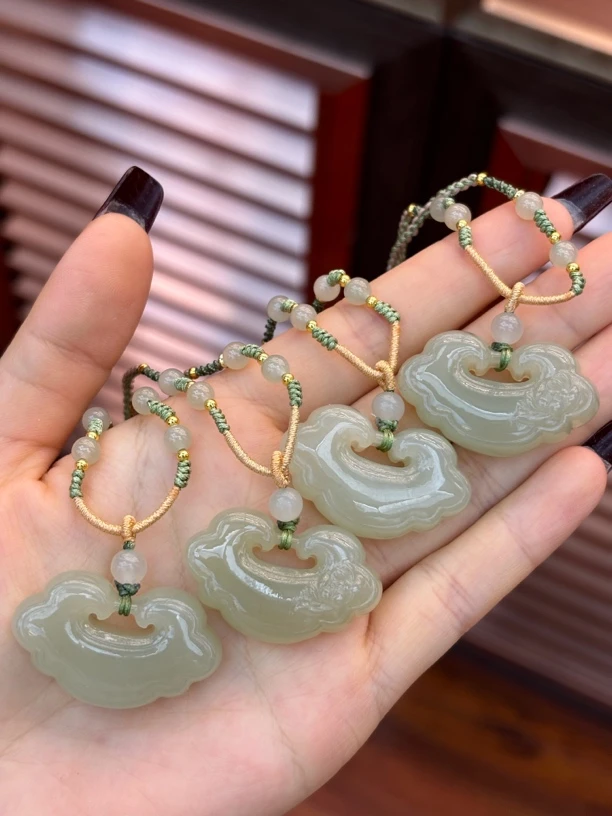 2694和田玉青海料如意锁规格约：35*20*10 多样性发其一