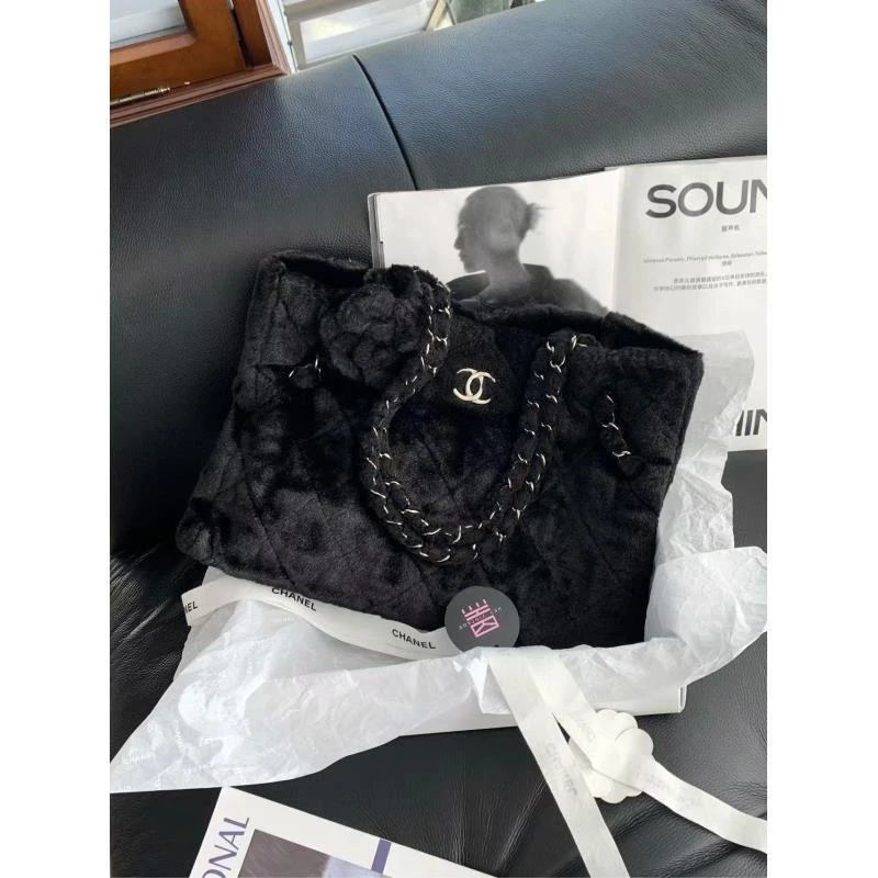 95新 Chanel/香奈儿   黑银山茶花毛毛托特包 38cm 13327265