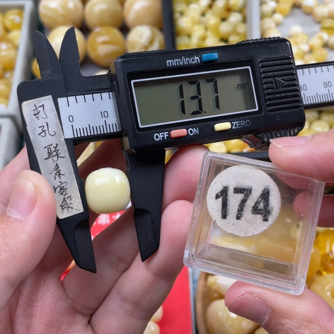 蜜蜡珠宝奇石未镶嵌