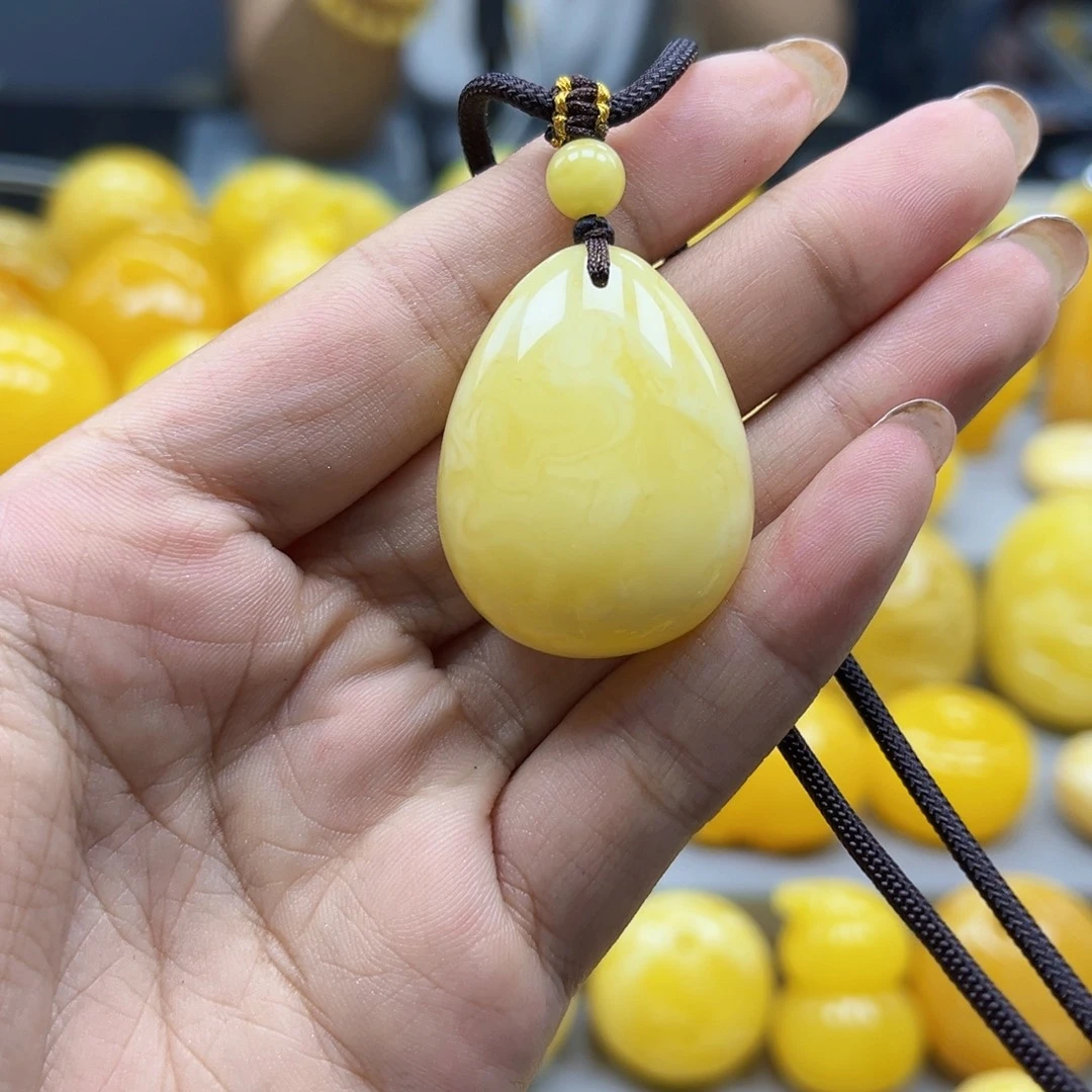蜜蜡未镶嵌珠宝奇石