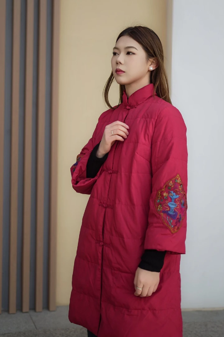 复古中式羽绒服女中长款冬季大码高端刺绣盘扣白鸭绒外套女装