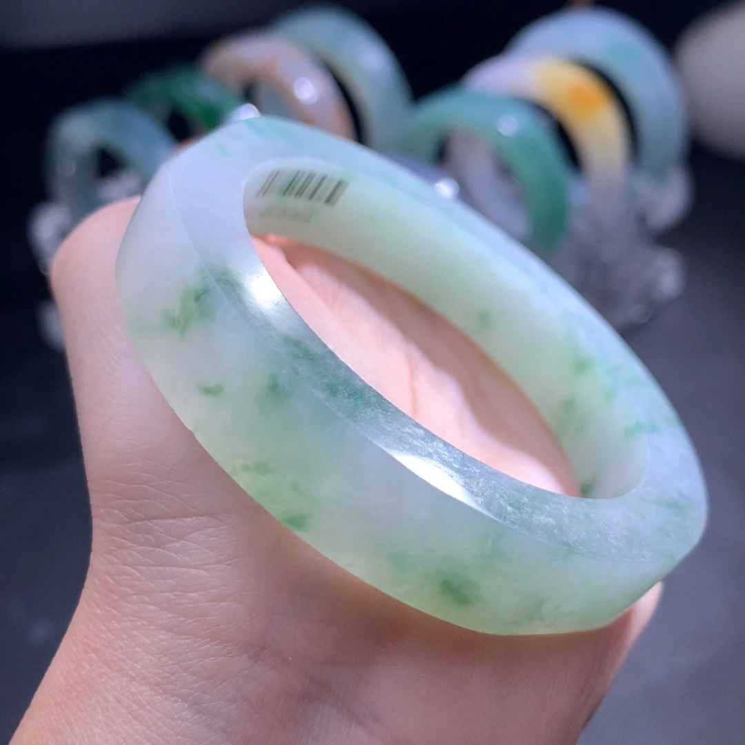 未镶嵌冰飘花翡翠手镯定制翡翠