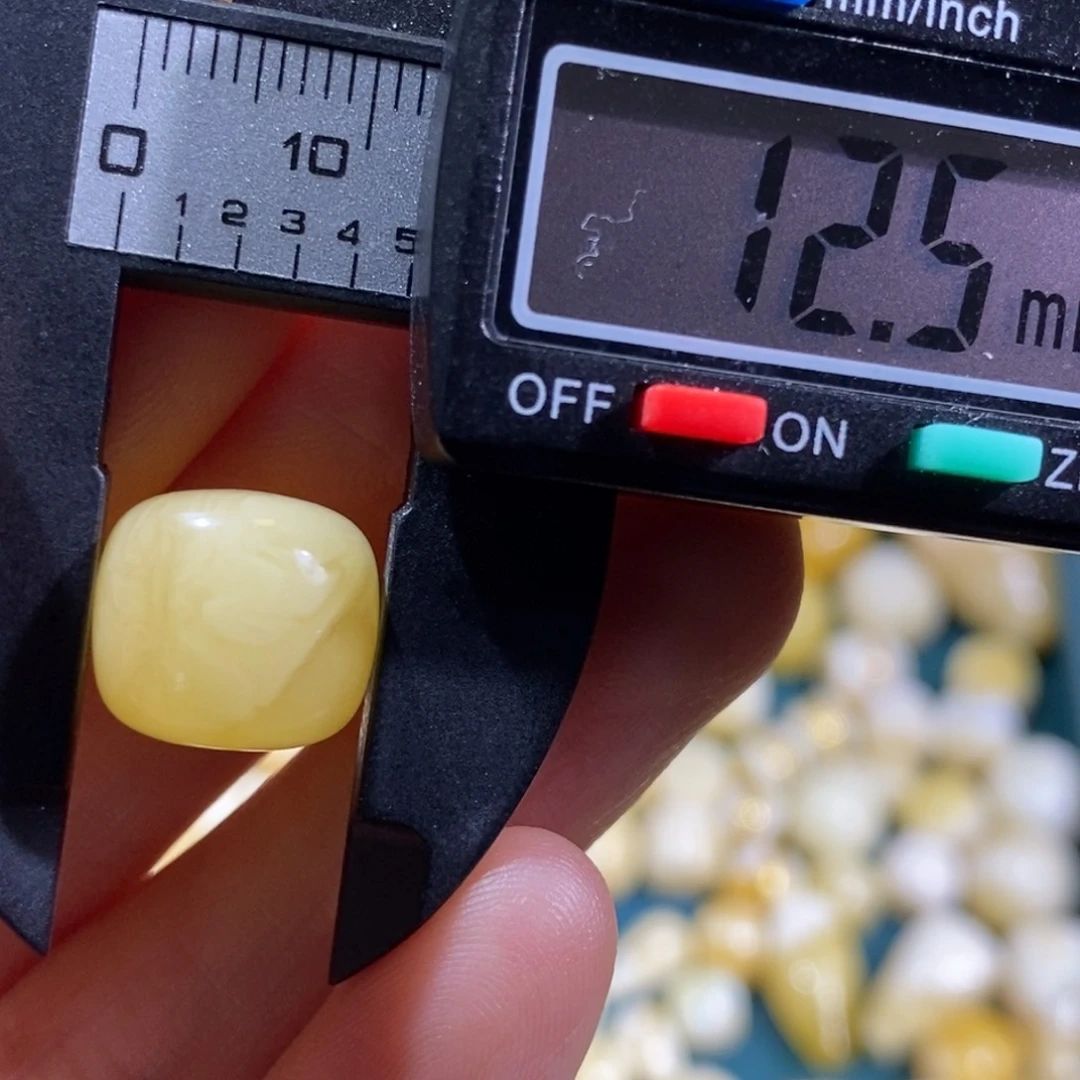 蜜蜡裸石未镶嵌配饰