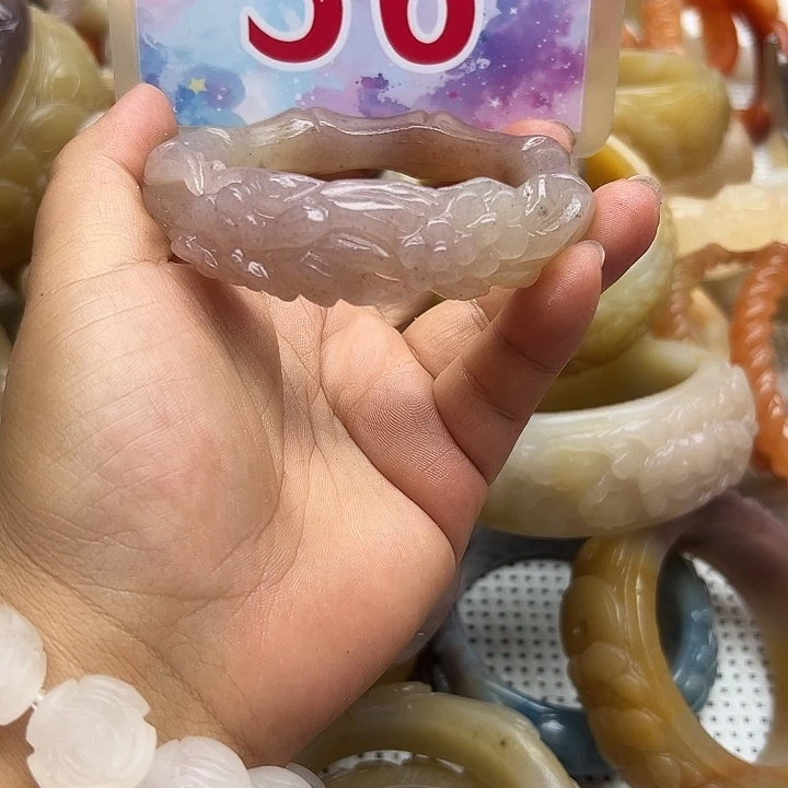 石英岩玉手镯未镶嵌