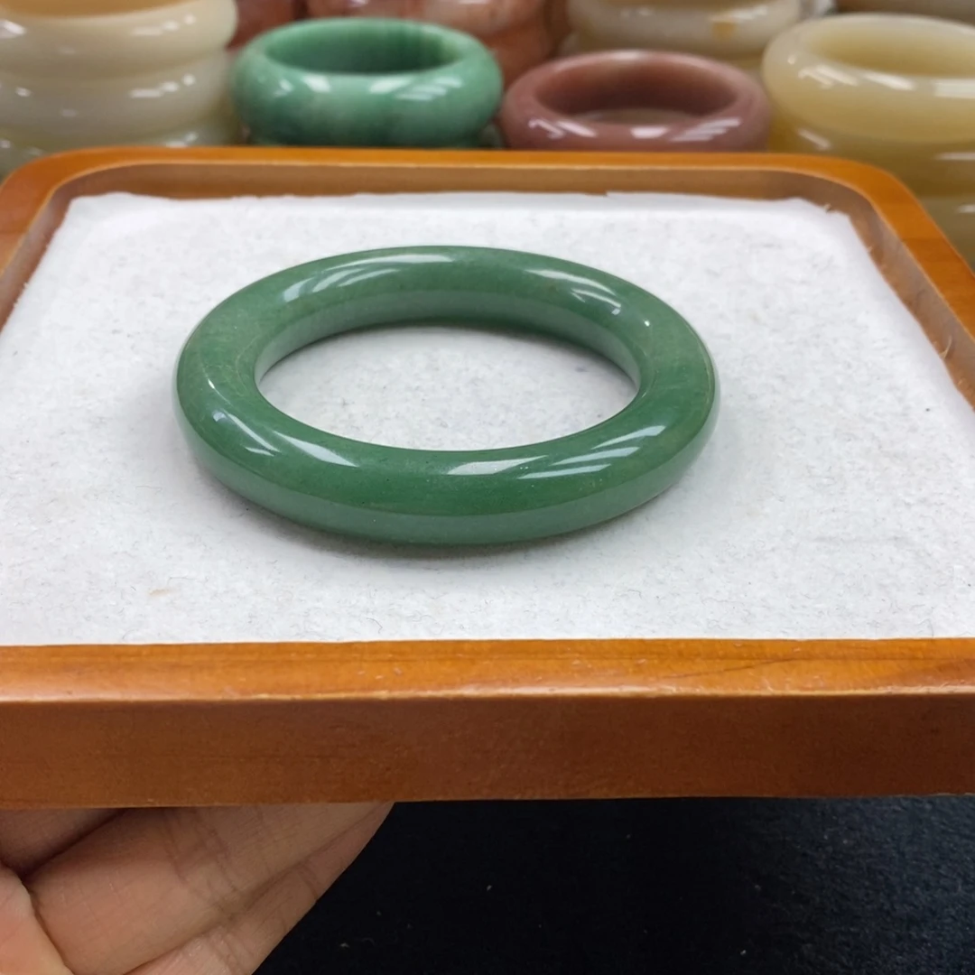 石英质玉未镶嵌手镯