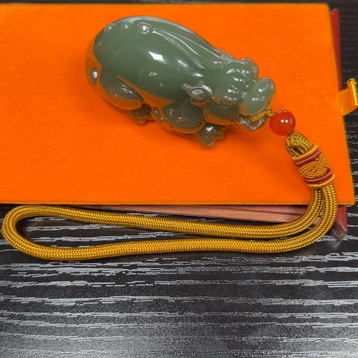 爱***末和田玉未镶嵌颈饰