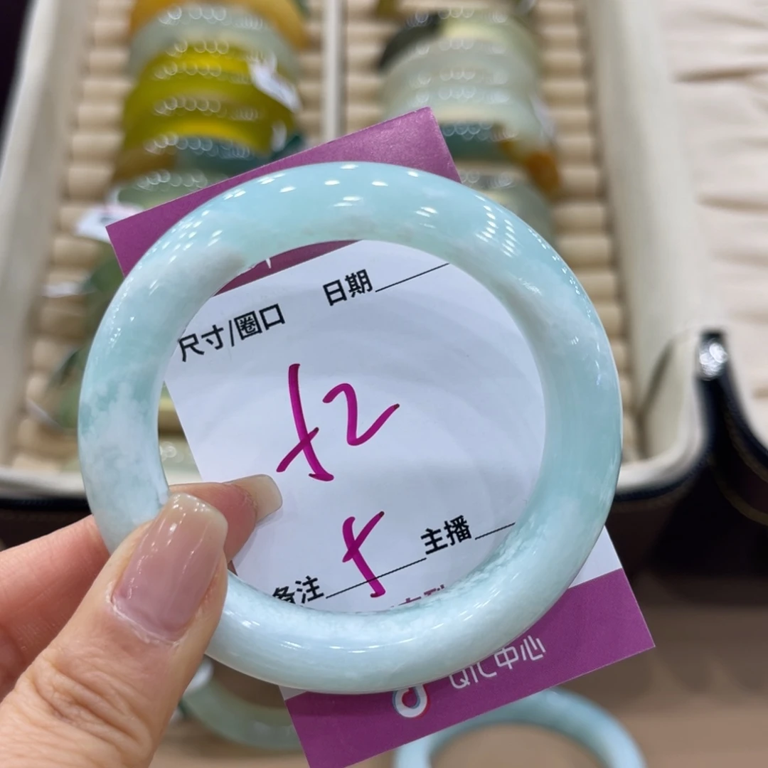 C***e蛇纹石玉未镶嵌手镯