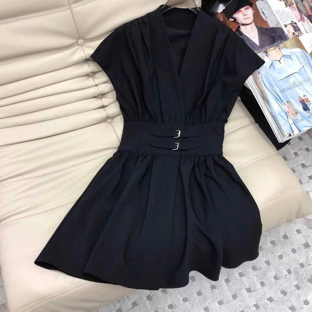 “黄亦玫同款”夏季黑色赫本风连衣裙5591
