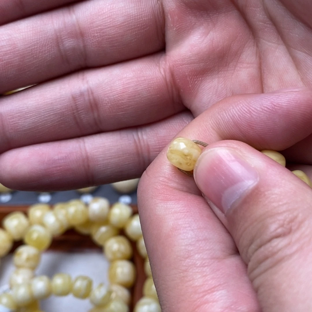 别***哥蜜蜡未镶嵌珠宝奇石