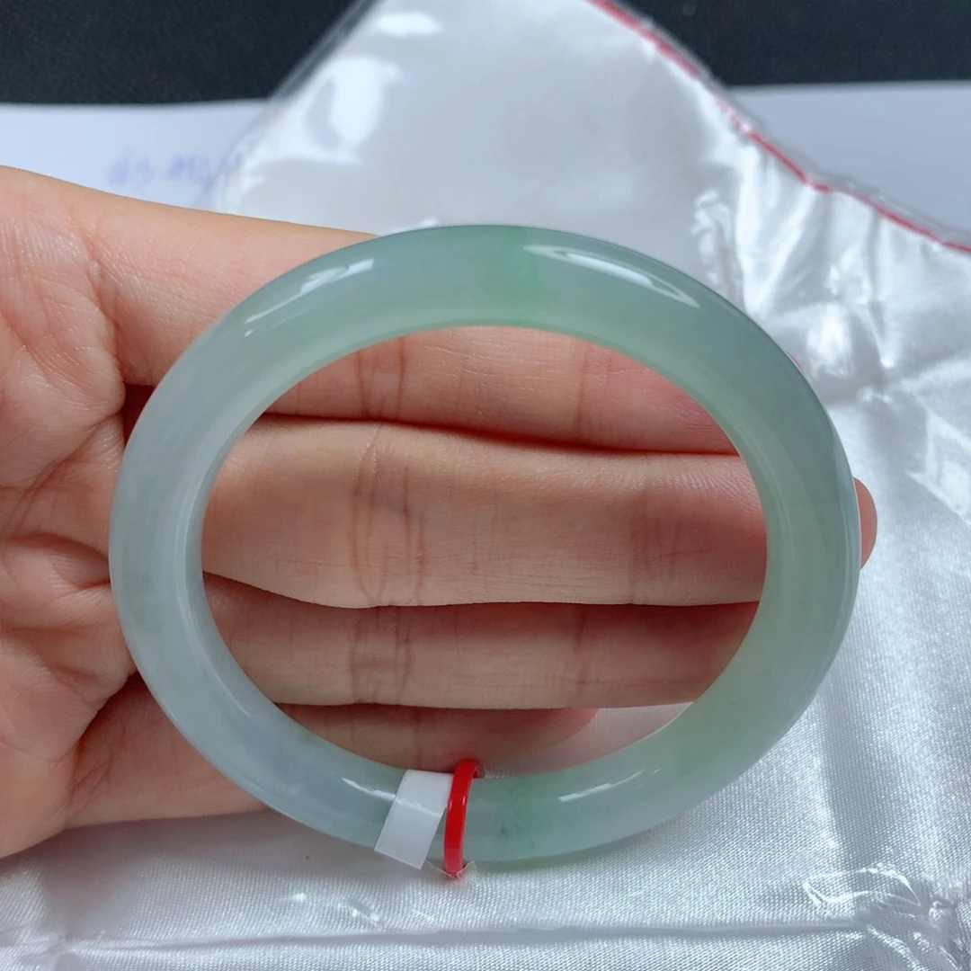 翡翠手镯未镶嵌冰胶起光晴水绿