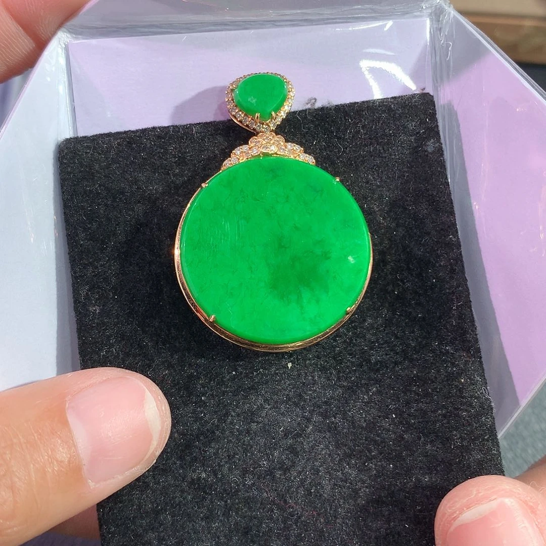 翡翠吊坠(赠链)18K金镶嵌