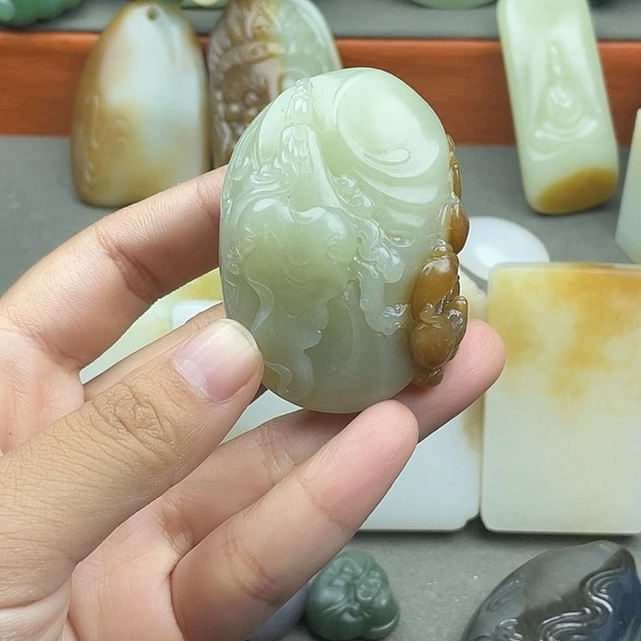 和田玉未镶嵌颈饰