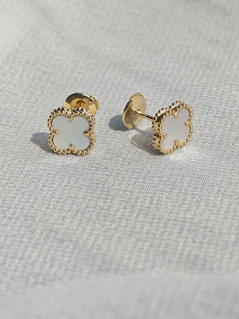 【CHERISH】18k  k黄 贝母四叶草耳钉