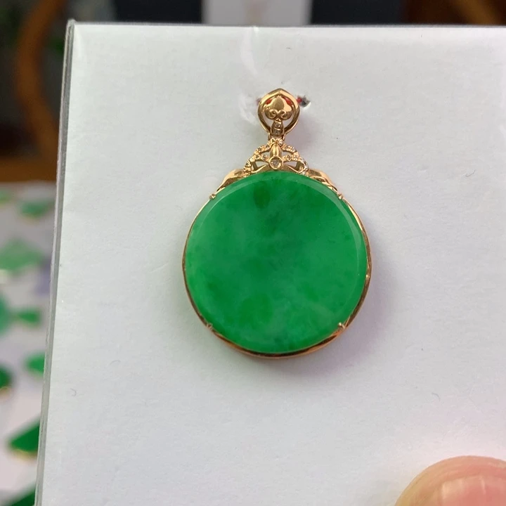 翡翠18K金镶嵌颈饰翡翠