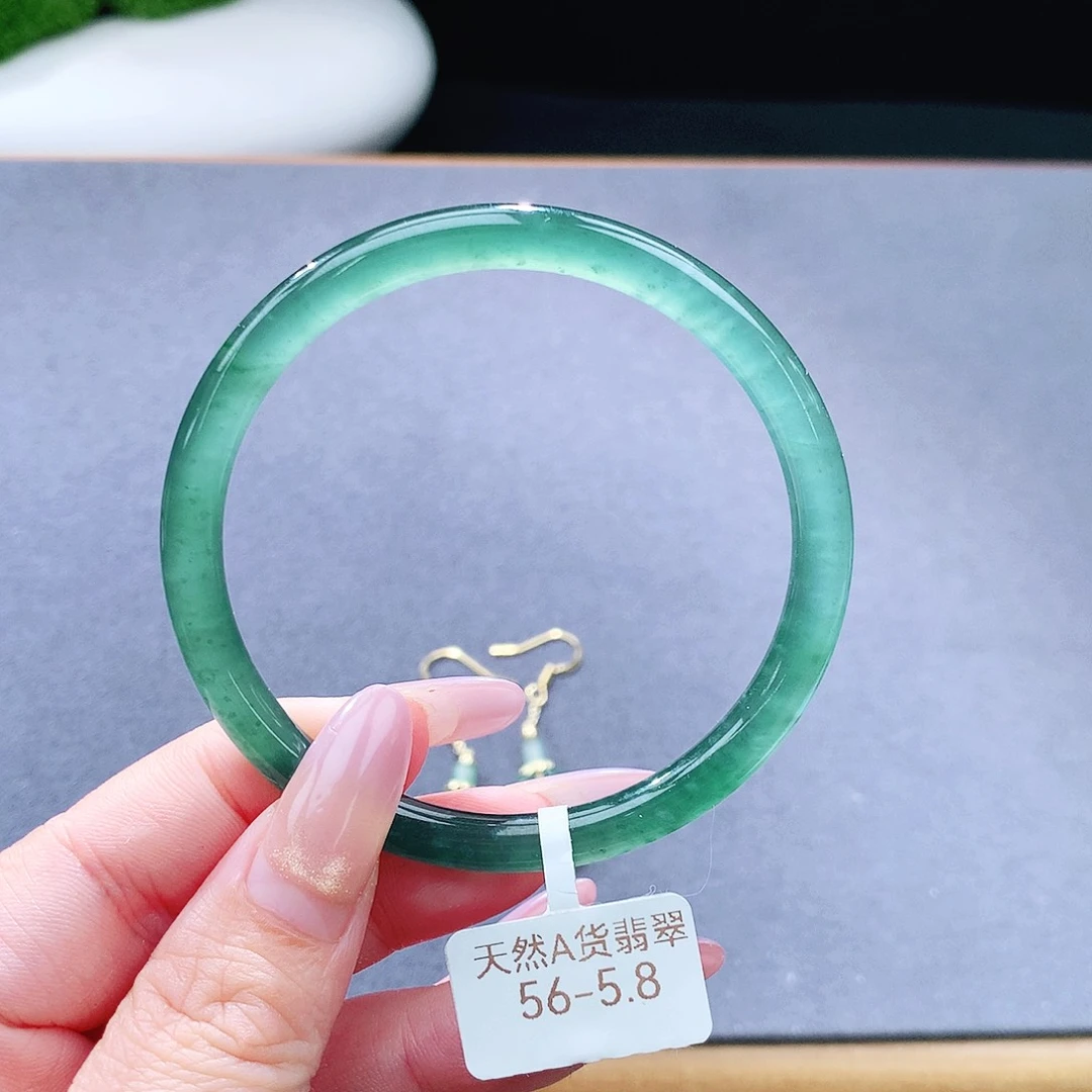未镶嵌手镯（圆镯）翡翠