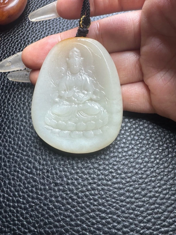 新疆和田玉坐观音吊坠