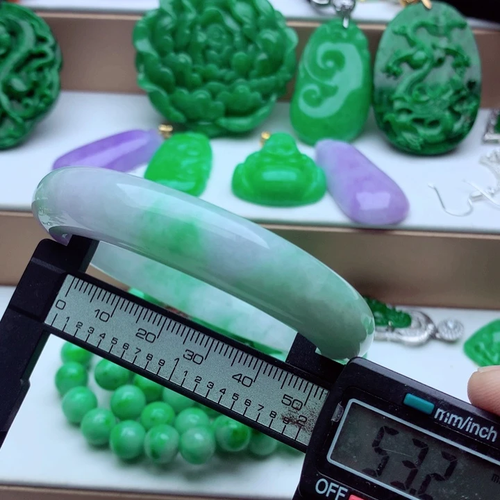 翡翠未镶嵌手镯－…．