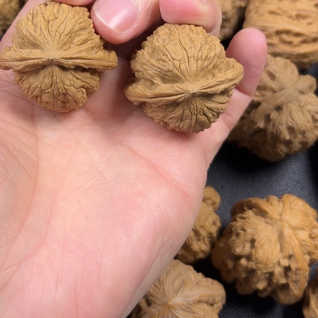 3***9文玩核桃吊坠白狮子