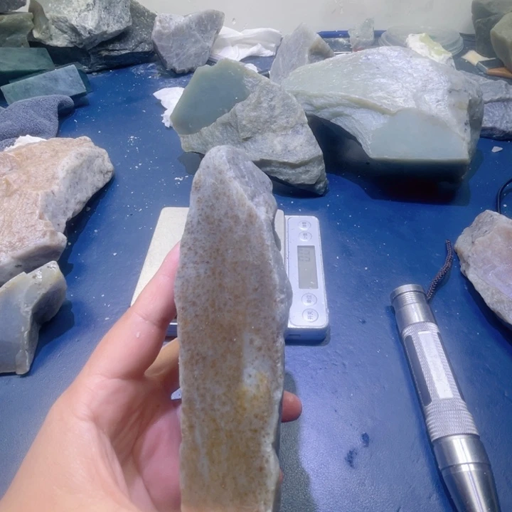 和田玉未镶嵌珠宝半成品