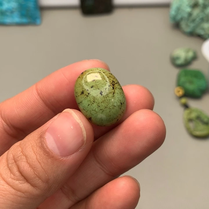 绿松石未镶嵌颈饰